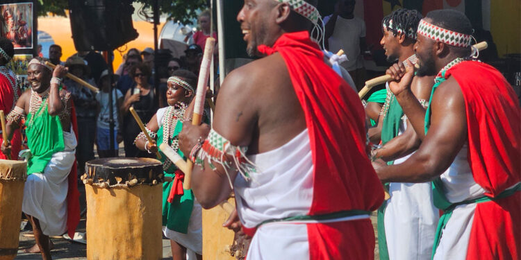 Les tambours du Burundi Remesha à Halifax