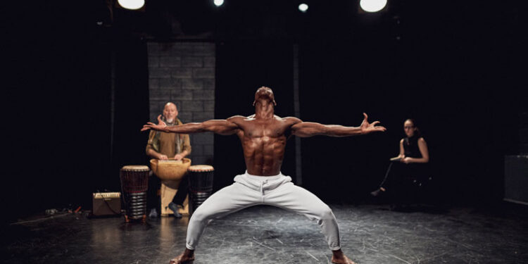 Ali Keita, le danseur: perfomance à Halifax