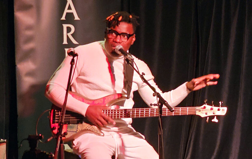 Just Wôan: un chanteur camerounais. IKOUM