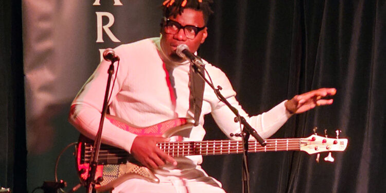 Just Wôan: un chanteur camerounais. IKOUM
